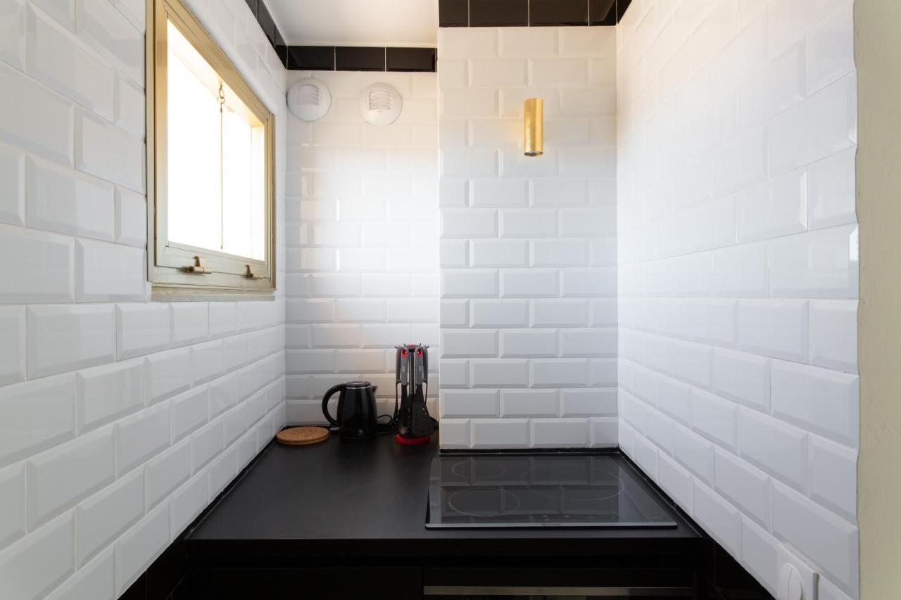 Rooftop Soha - 2 Bdr 2 Bthr 1 Toil - Clim Terrace Elevator Small Parking Apartment