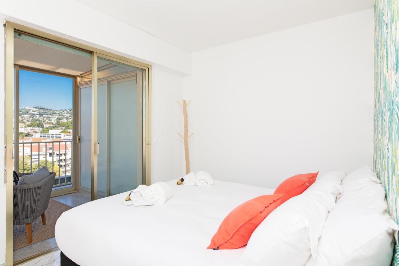 Rooftop Soha - 2 Bdr 2 Bthr 1 Toil - Clim Terrace Elevator Small Parking Apartment